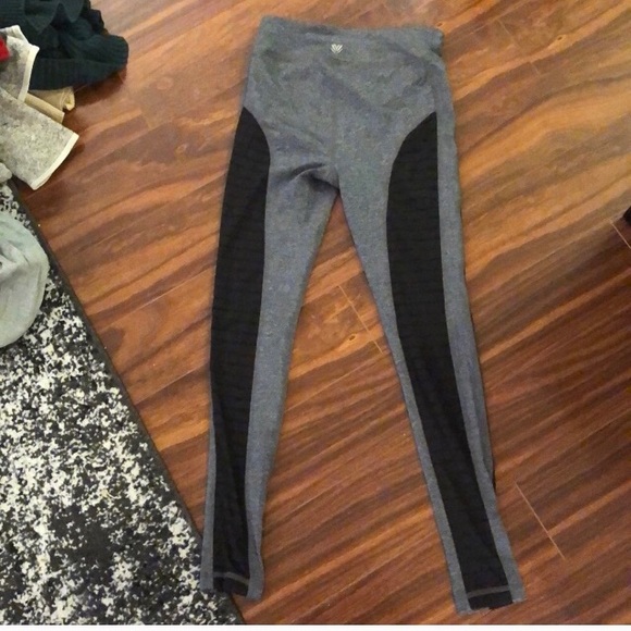 Forever 21 Grey Black cut outs Leggings New, Small - Picture 3 of 7